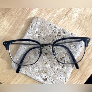 This is a mens like new metal/plastic frame ina 49/19 eye size and  bridge